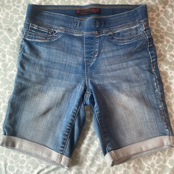No Boundaries Pants - 4/$10 No Bounderies Pull On Shorts Small 3/5